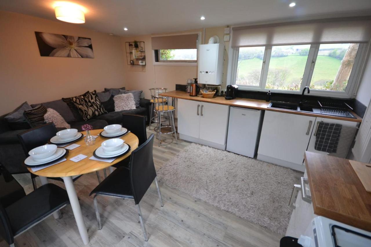 Stunning 2-Bed Cabin In Nantglyn Денби Екстериор снимка